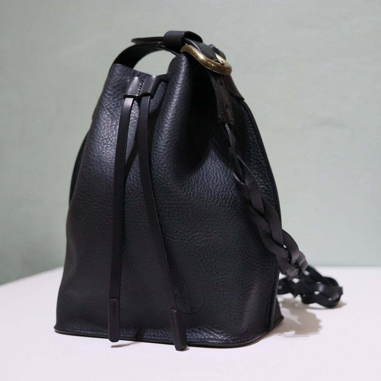 Borsa a secchiello mini treccia nera